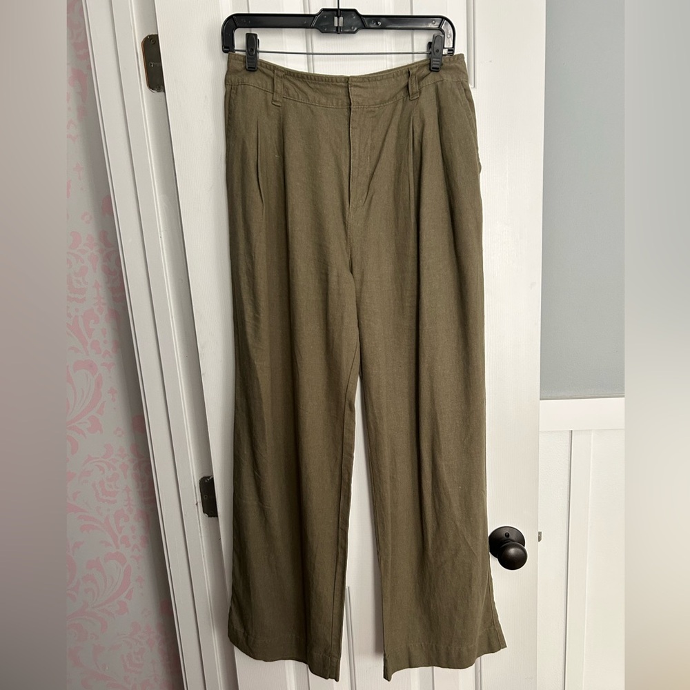 NWOT Gap green trouser pants.